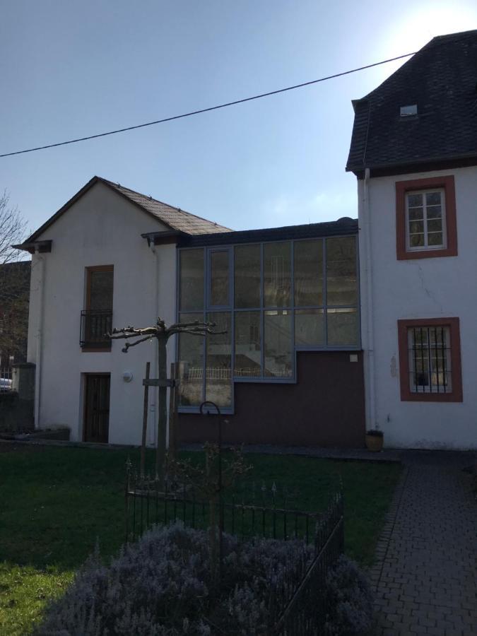 Ferienwohnung Altes Pfarrhaus Mit Flair Und Moselblick Brauneberg Εξωτερικό φωτογραφία